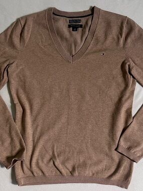 Tommy Hilfiger sweater soft V Neck Size S Beige Tan business casual NWOT Light